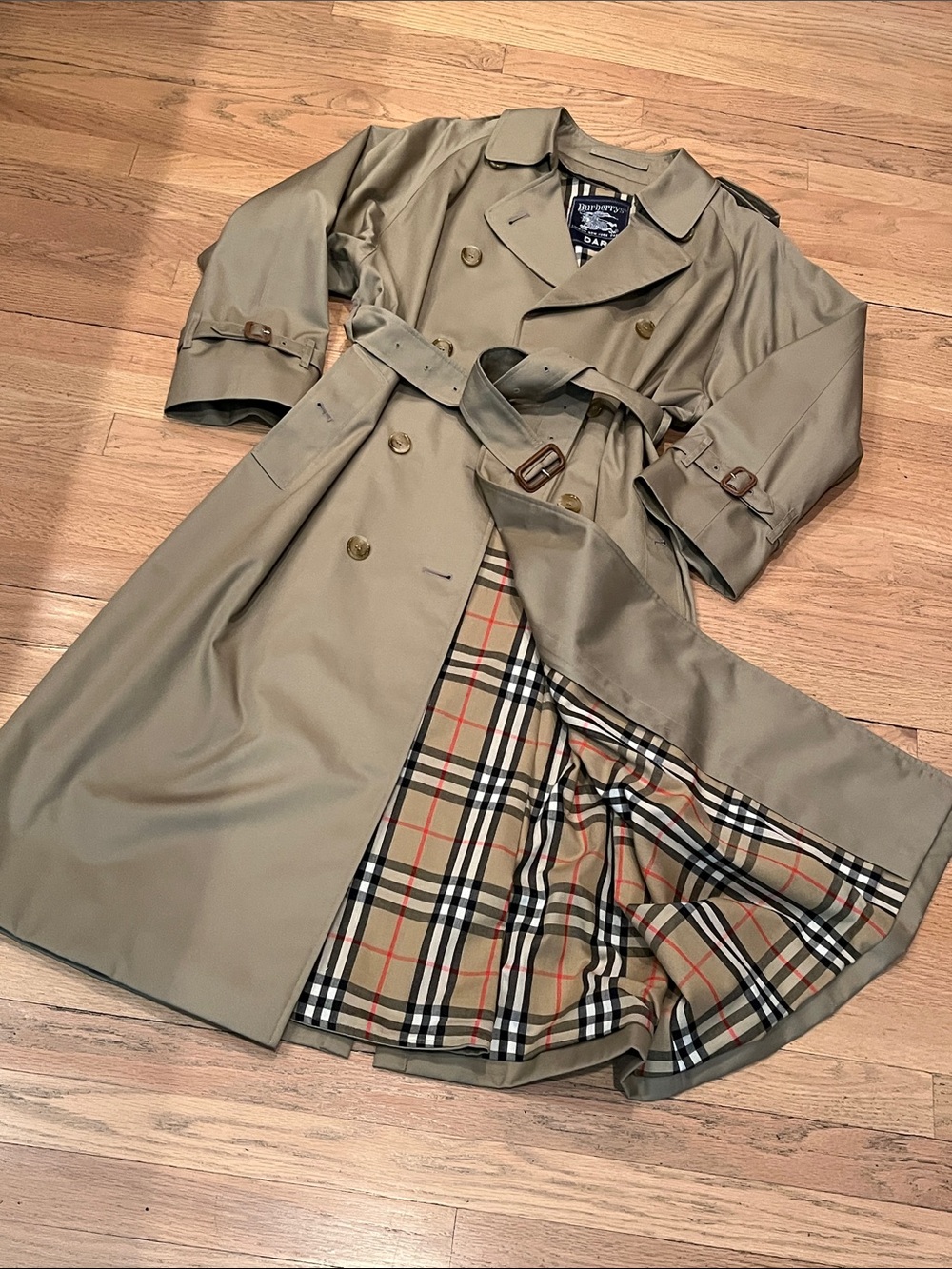 Burberrys Beige Double-Breasted, Belted Trench Coat with Zip-out Lining. - Picture 2 of 12